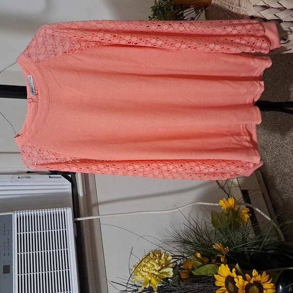 Blouse - Picture 2 of 2